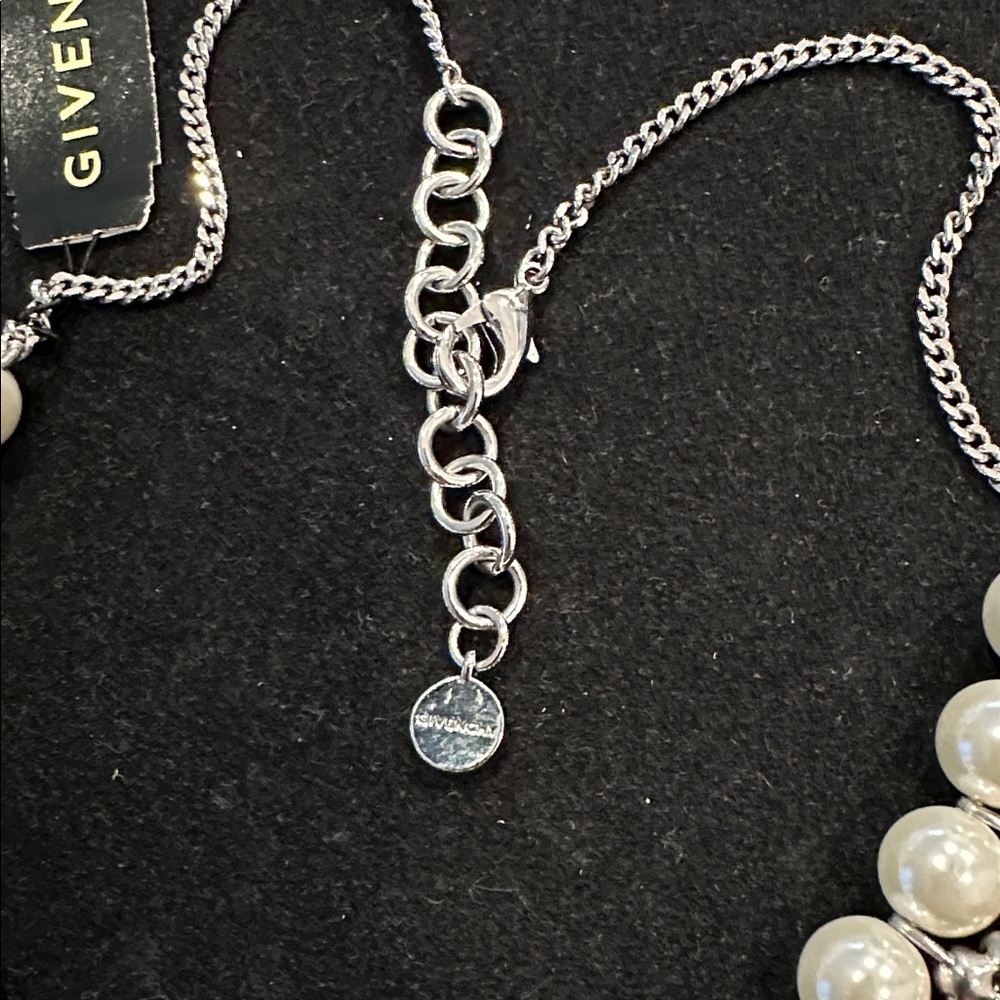 NWT Givenchy faux pearls necklace new with the original tag - Picture 5 of 6